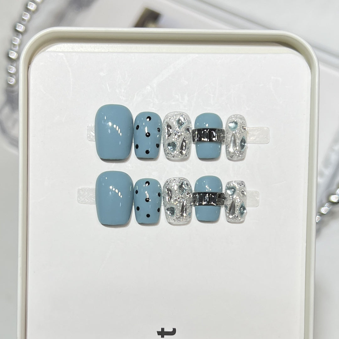 Decorative Press-On Nail Set with Glittery Accents Bowlift