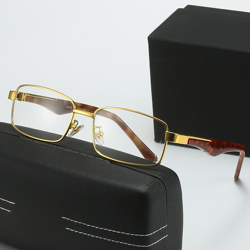 Women's corrective glasses with elegant gold-colored frame and stylish design Bowlift