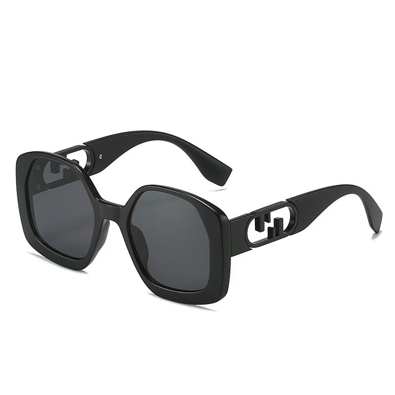 Women oversized sunglasses with extravagant geometric frame and elegant accents Bowlift