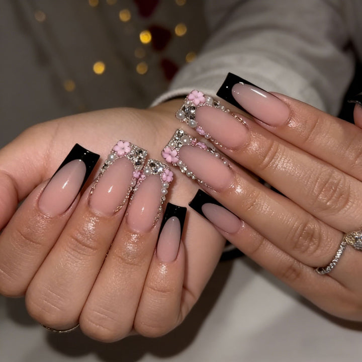 Elegant Stiletto Press-On Nail Art with Rhinestone Accents Bowlift