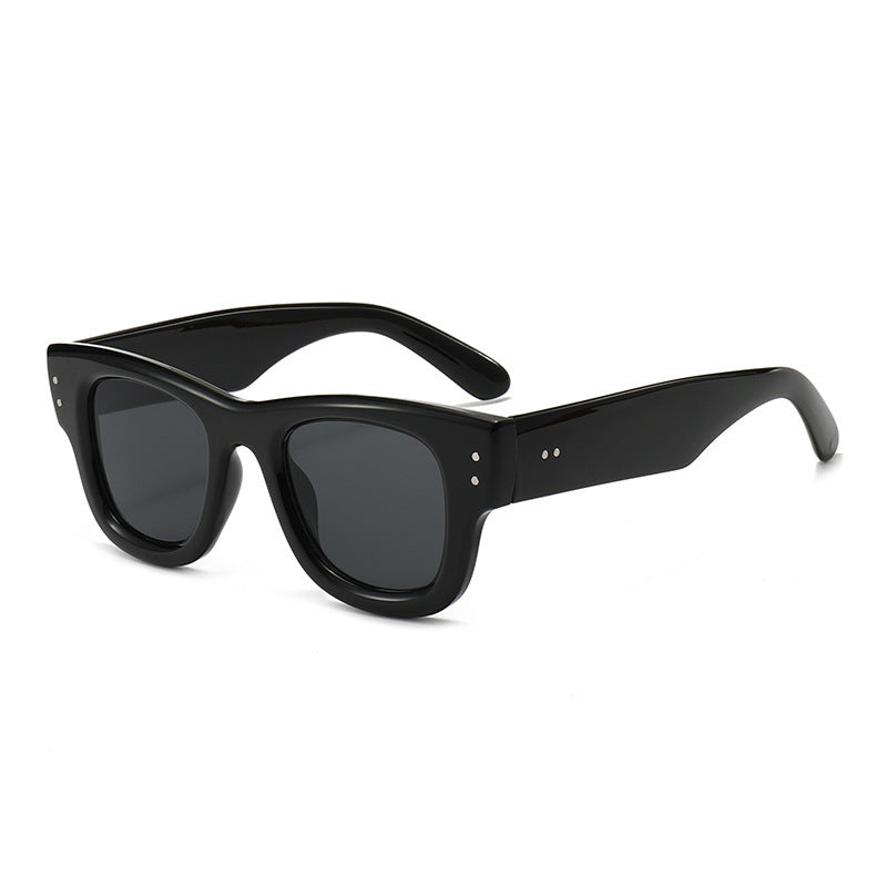 Retro-Influenced Bold Frame Sunglasses Bowlift