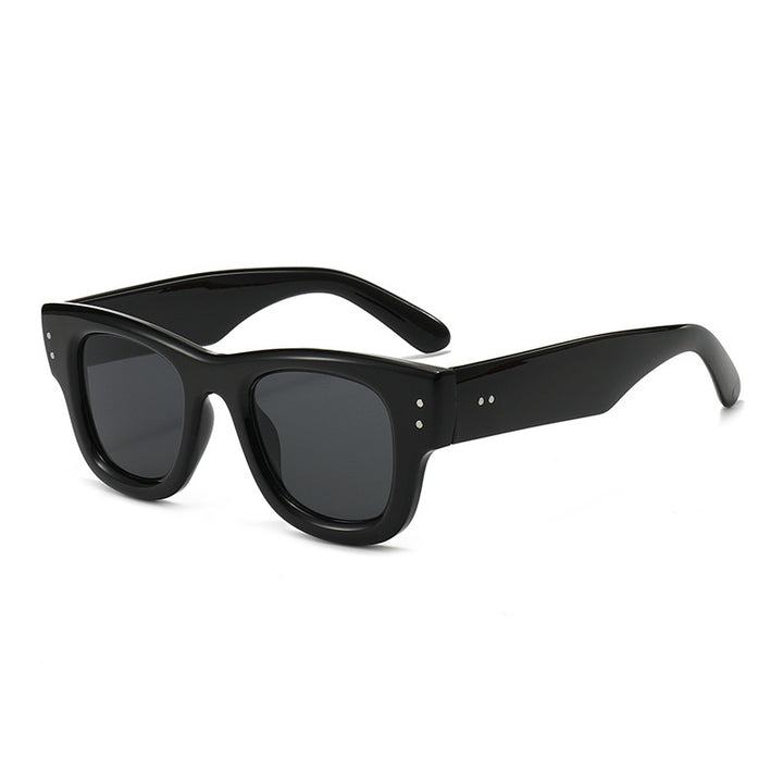 Retro-Influenced Bold Frame Sunglasses Bowlift