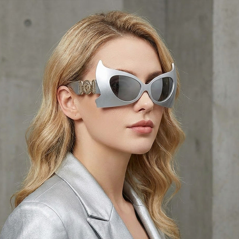 Women Extravagant Sunglasses Frame with Eye-Catching Details Bowlift