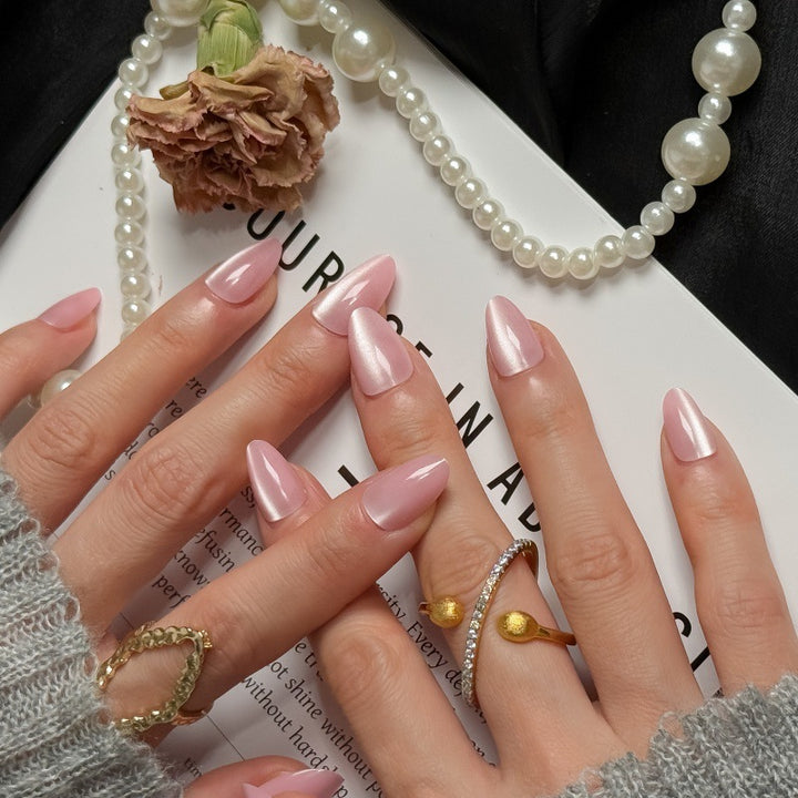 Elegant Artificial Nails with High Gloss Finish Bowlift