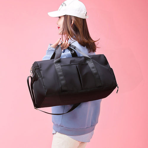 Sporty travel bag with practical outer pockets Bowlift