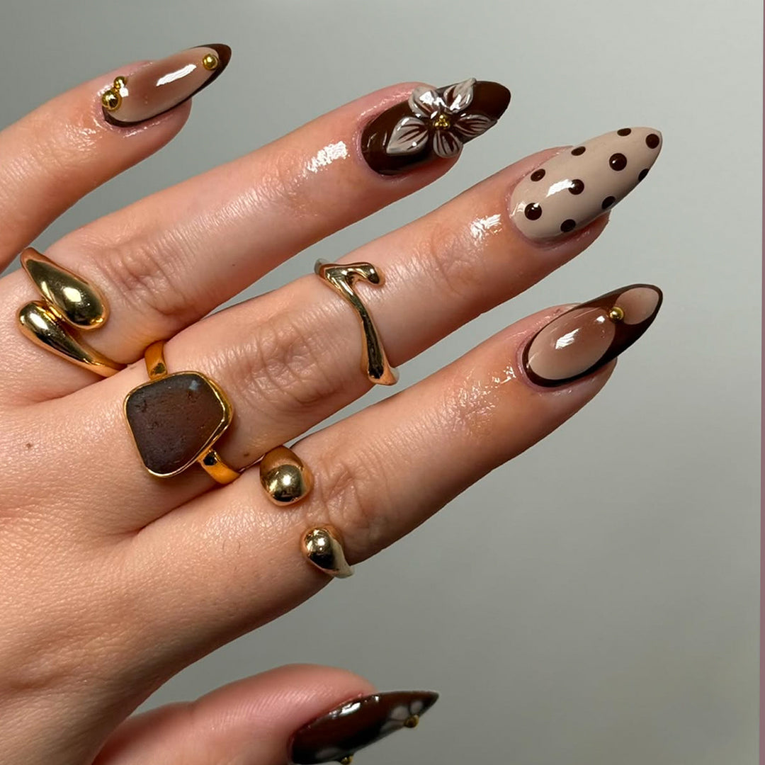 Artistic Fingernails in Elegant Design with 3D Flower Accents Bowlift
