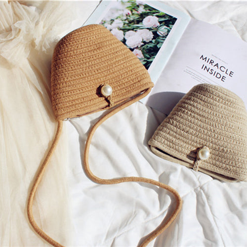 Elegant shoulder bag with pearl closure Bowlift