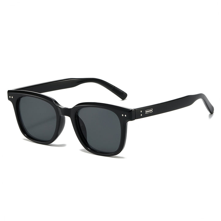 Retro-Inspired Statement Eyewear Bowlift