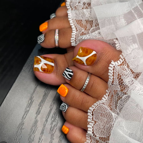 Artful toenails Bowlift
