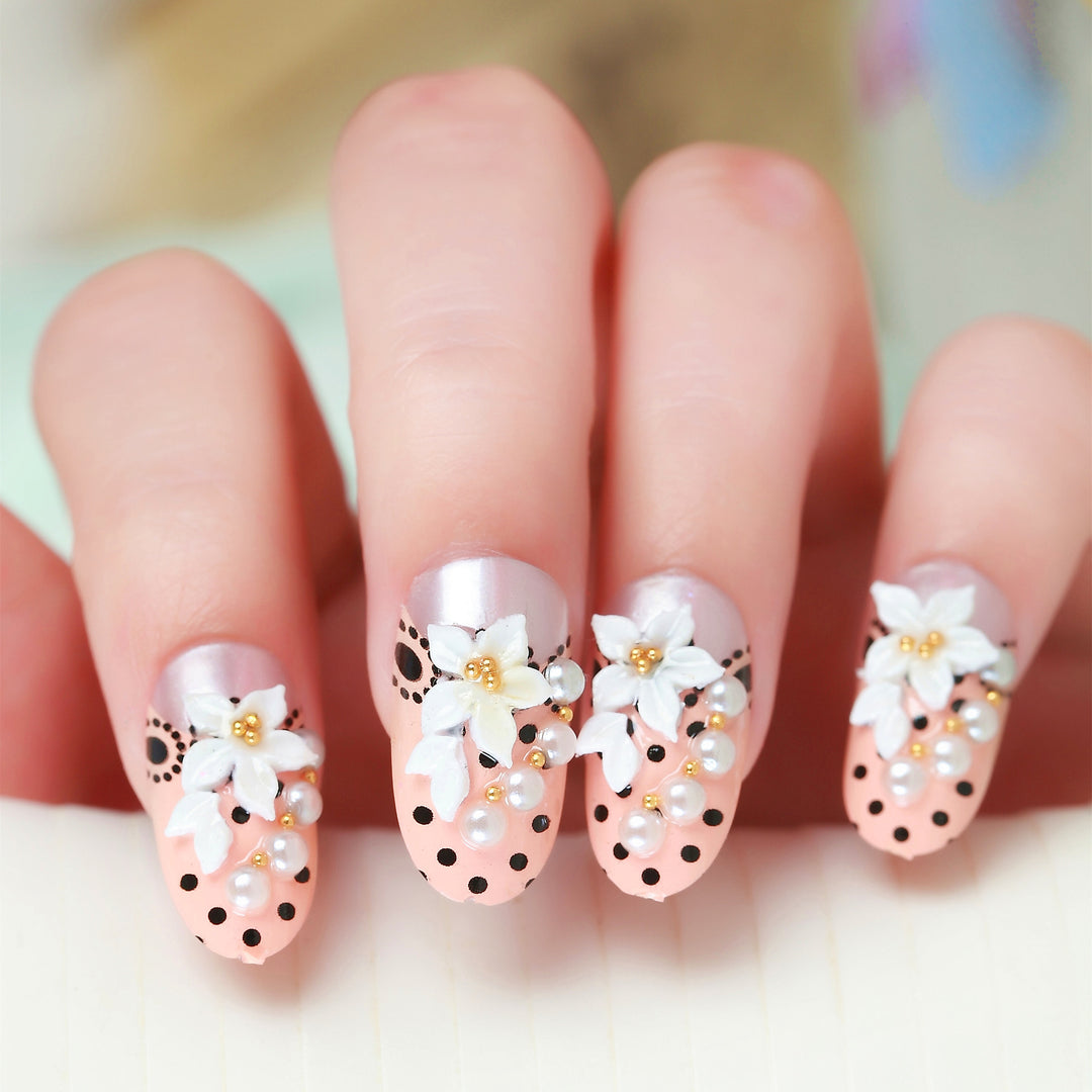 Artificial nails with elegant flower and rhinestone design Bowlift