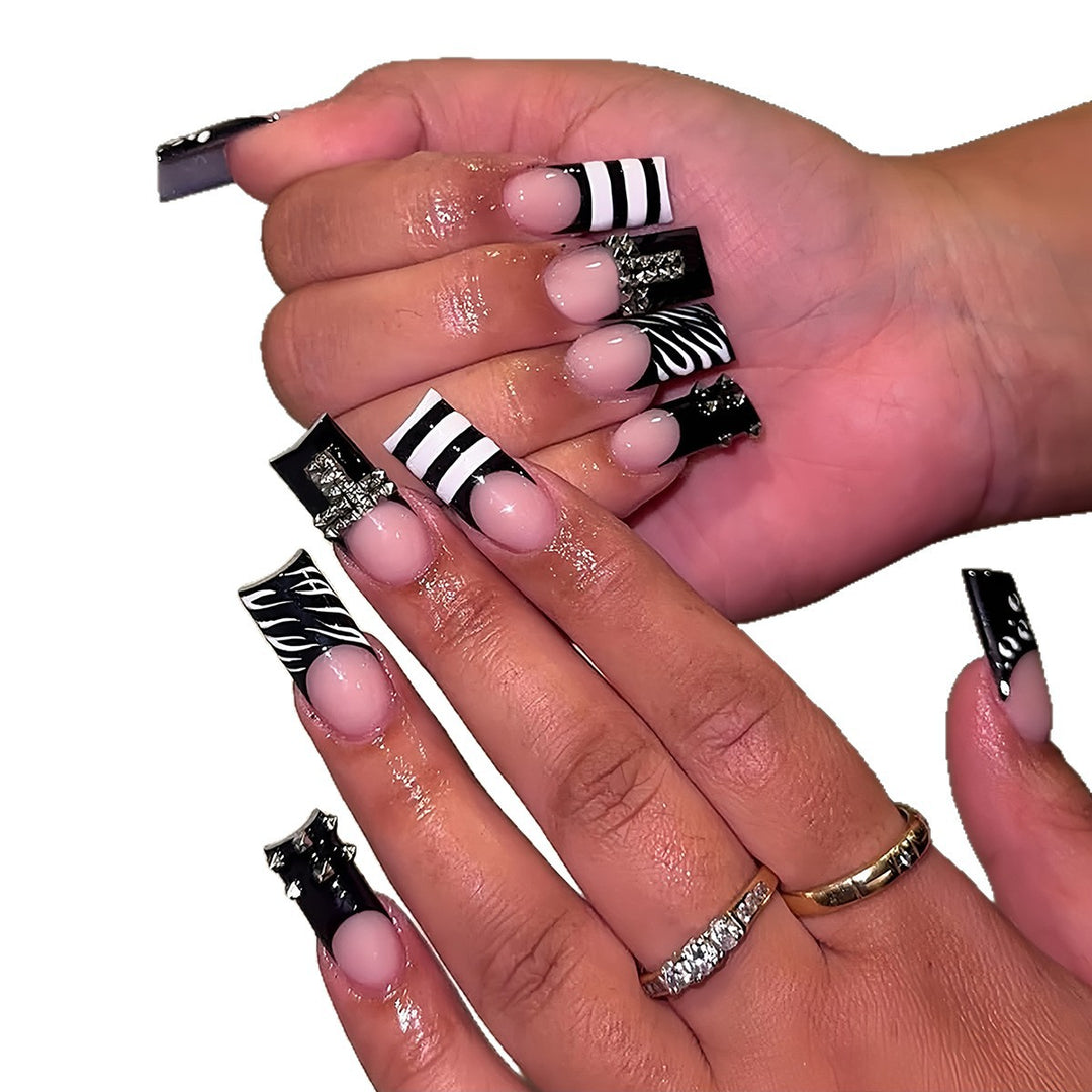 Artificial Nails in Modern Stripe and Zebra Design Bowlift
