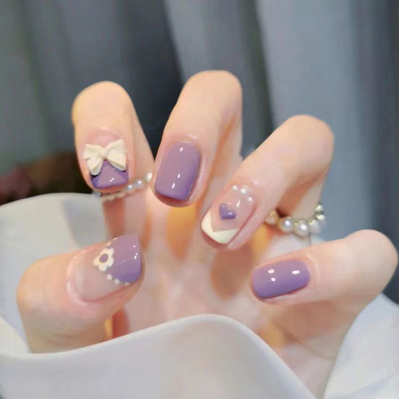 Artistic Nail Art with Glitter and Flower Applications Bowlift