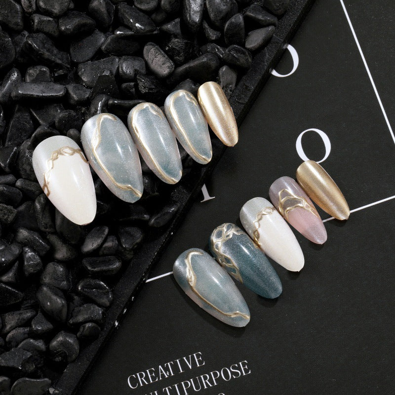 Artificial nails with elegant golden accents Bowlift