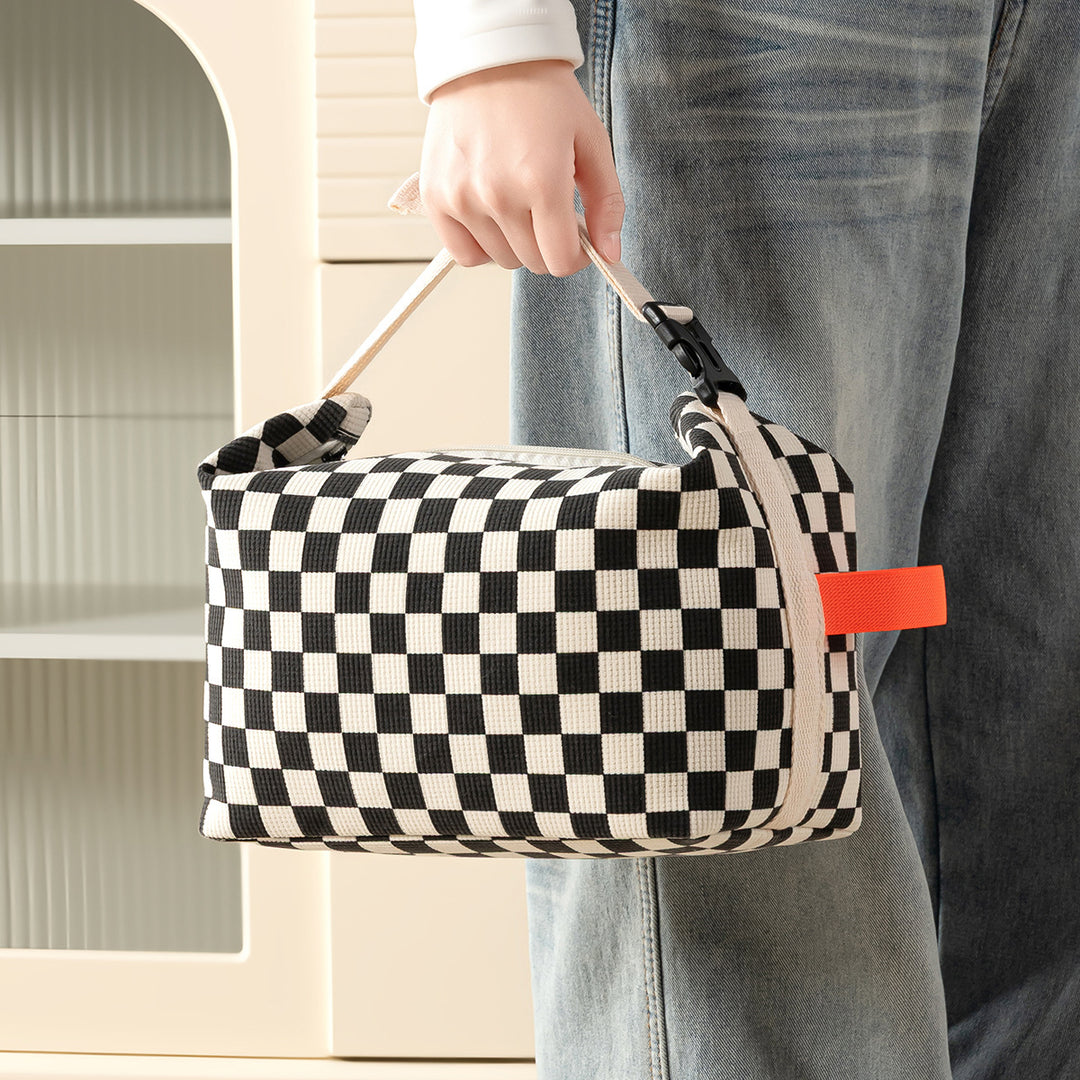 Insulated Lunch Carrier Bag with Fun Strawberry Design Bowlift