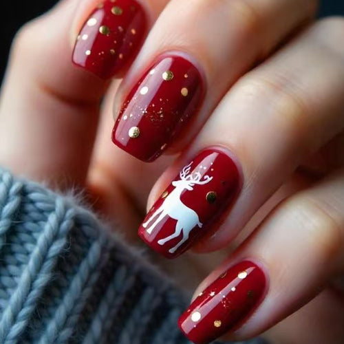 Creative artificial nails with festive reindeer design Bowlift