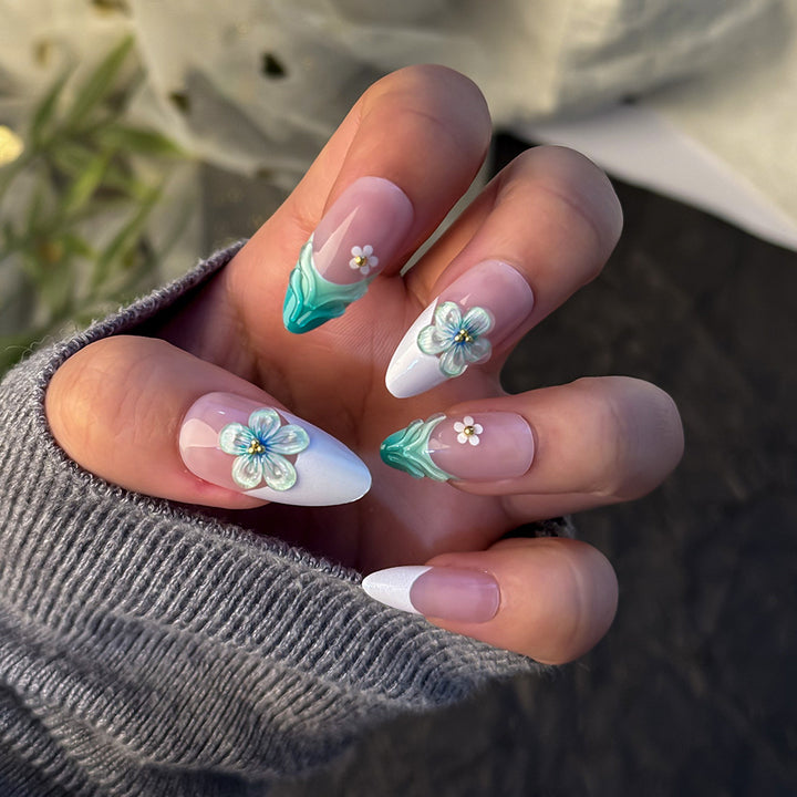 Floral-Embellished Press-On Nail Set Bowlift