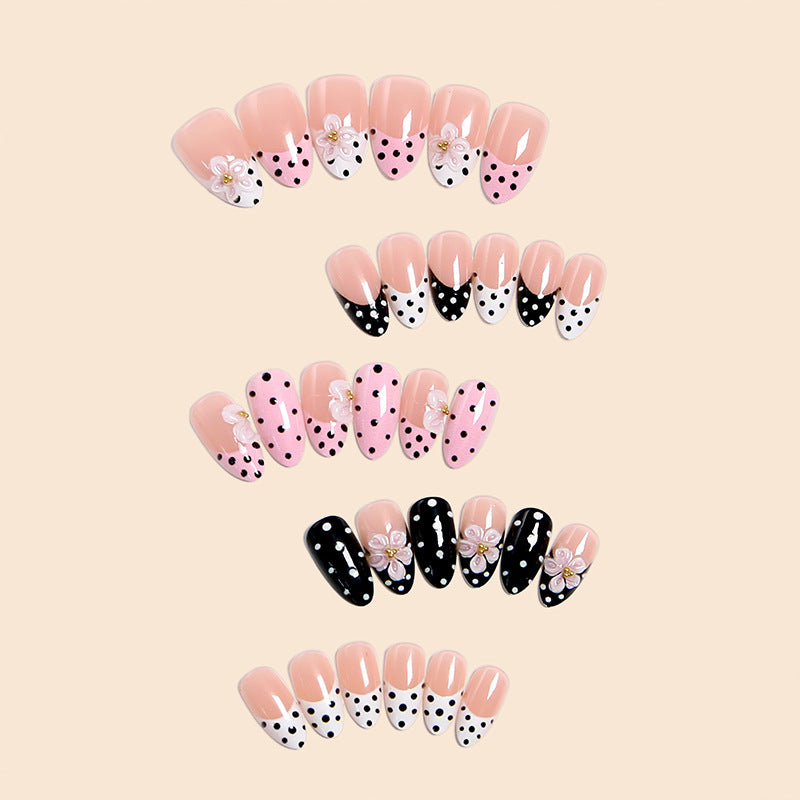 Artful nail tips in elegant design Bowlift