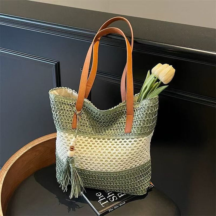 Elegant and Versatile Beach Bag Bowlift
