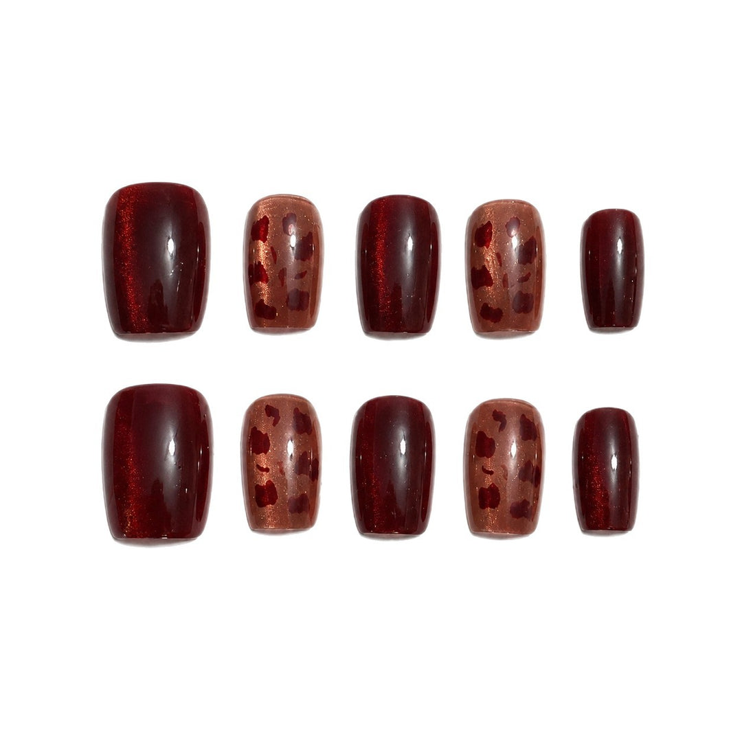Artificial Nails in Modern Leopard Design Bowlift
