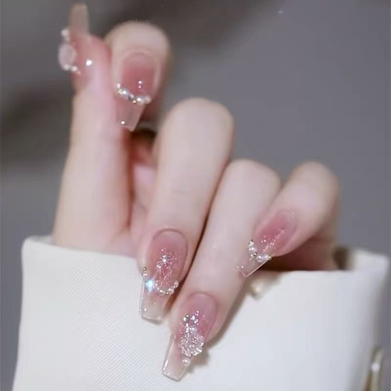 Art nails with playful animal motif Bowlift
