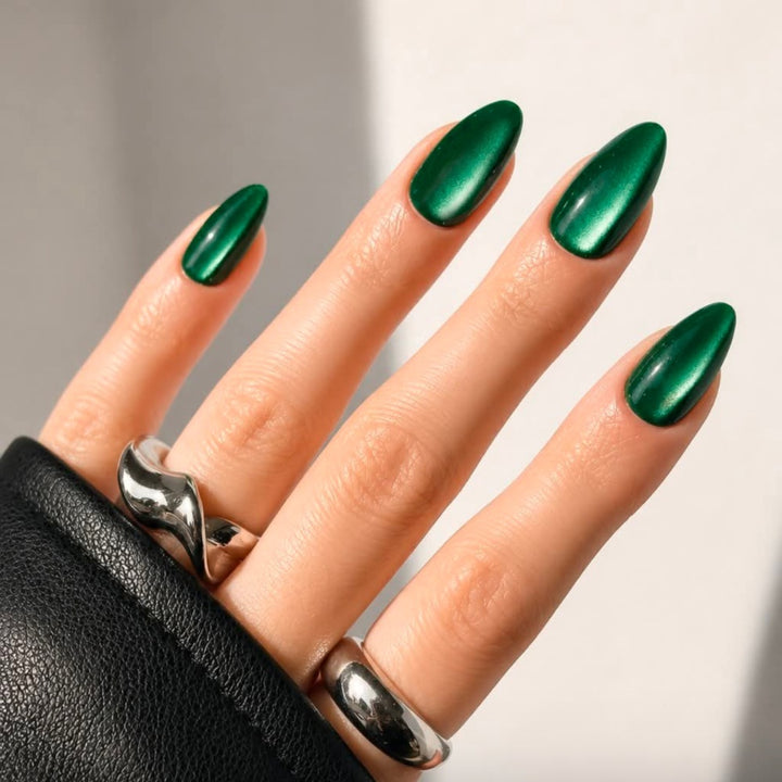 High-quality artificial nails with glossy surface Bowlift