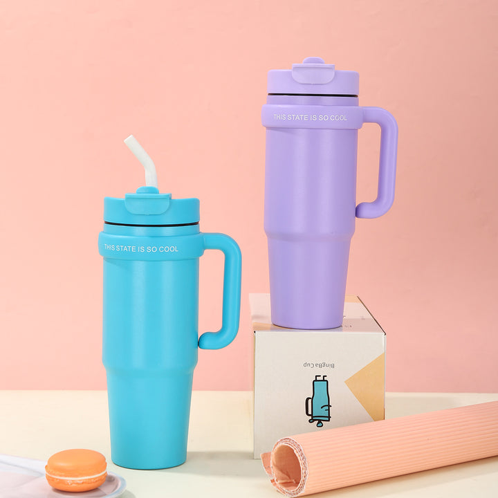 Unisex drinking cup with integrated straw Bowlift
