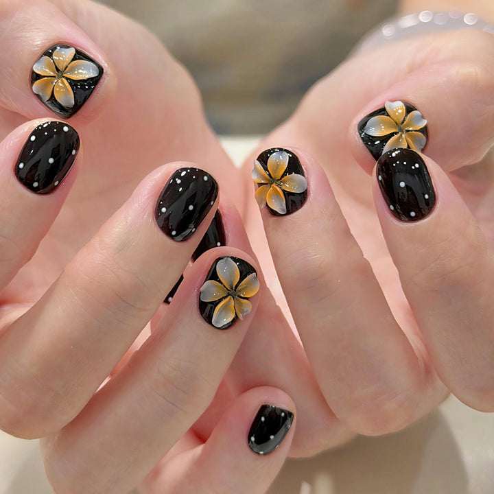 Artificial nails with floral accents and elegant shine Bowlift