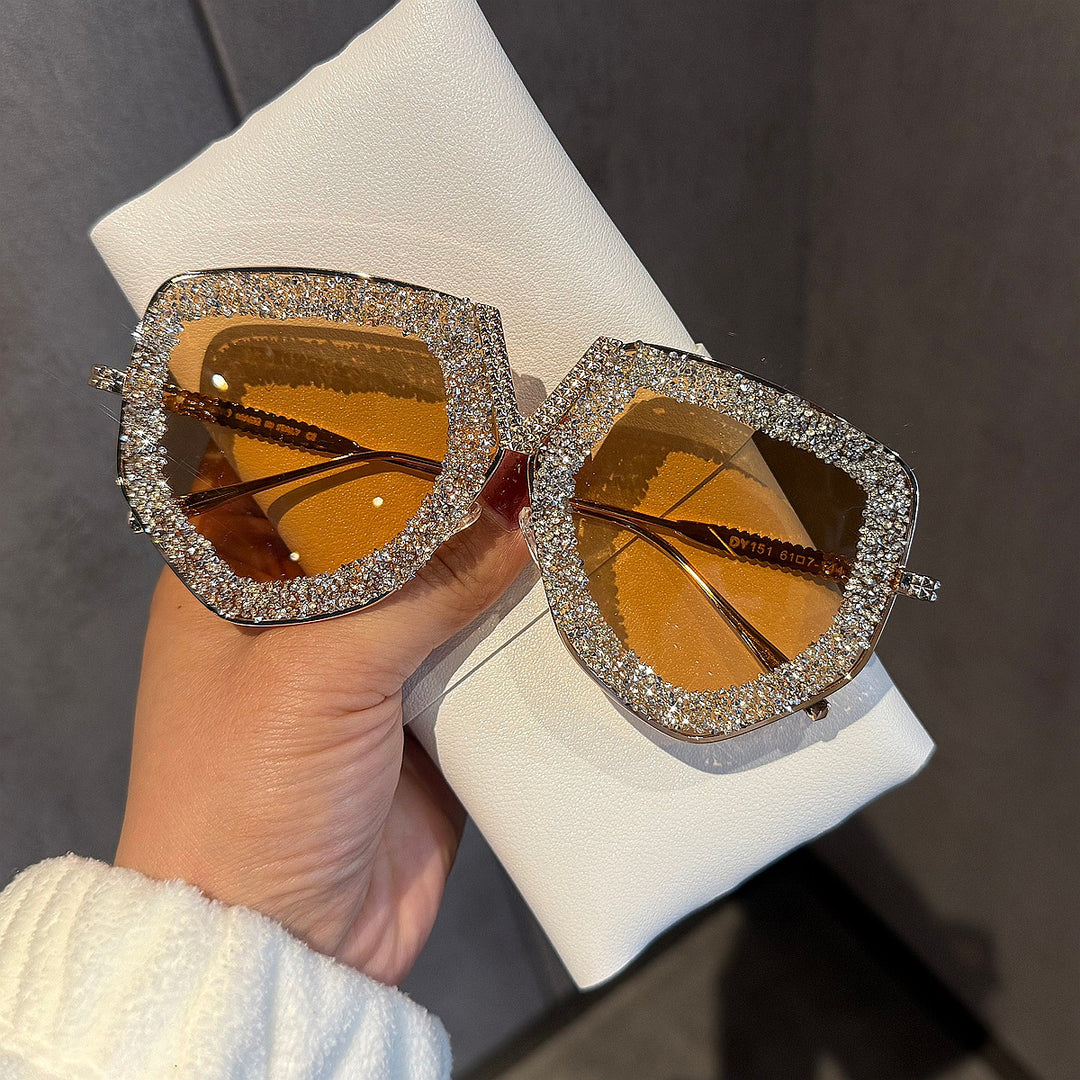 Ladies luxurious sunglasses with glamorous rhinestone frame Bowlift