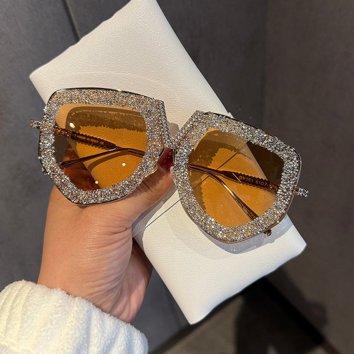 Ladies luxurious sunglasses with glamorous rhinestone frame Bowlift