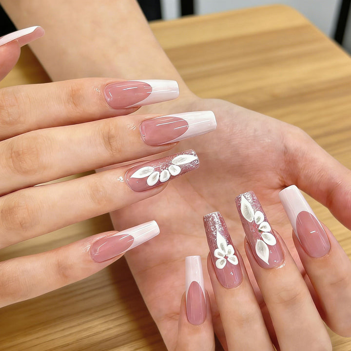 Elegant Floral Design Press-On Nails Bowlift