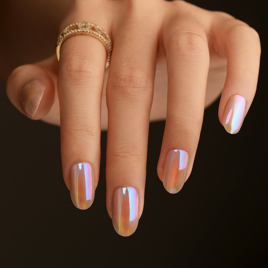 Glittering nail art with holographic effects Bowlift