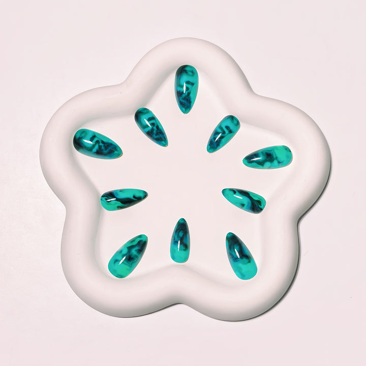 Artificial Nails in Modern Marble Effect Bowlift