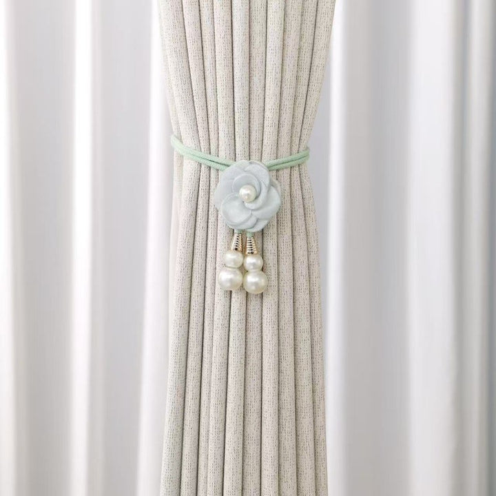 Decorative curtain holder Bowlift