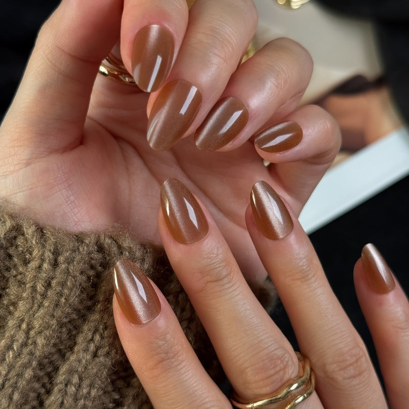 Luxurious artificial nails with shiny finish Bowlift