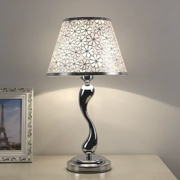Elegant Floral Patterned Table Lamp