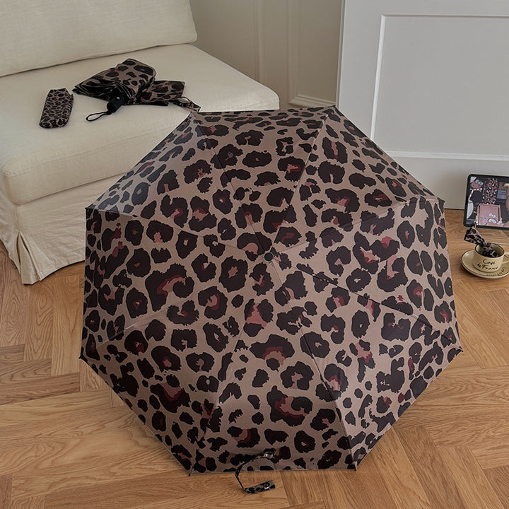 Women's Foldable Umbrella in Modern Leopard Pattern Bowlift