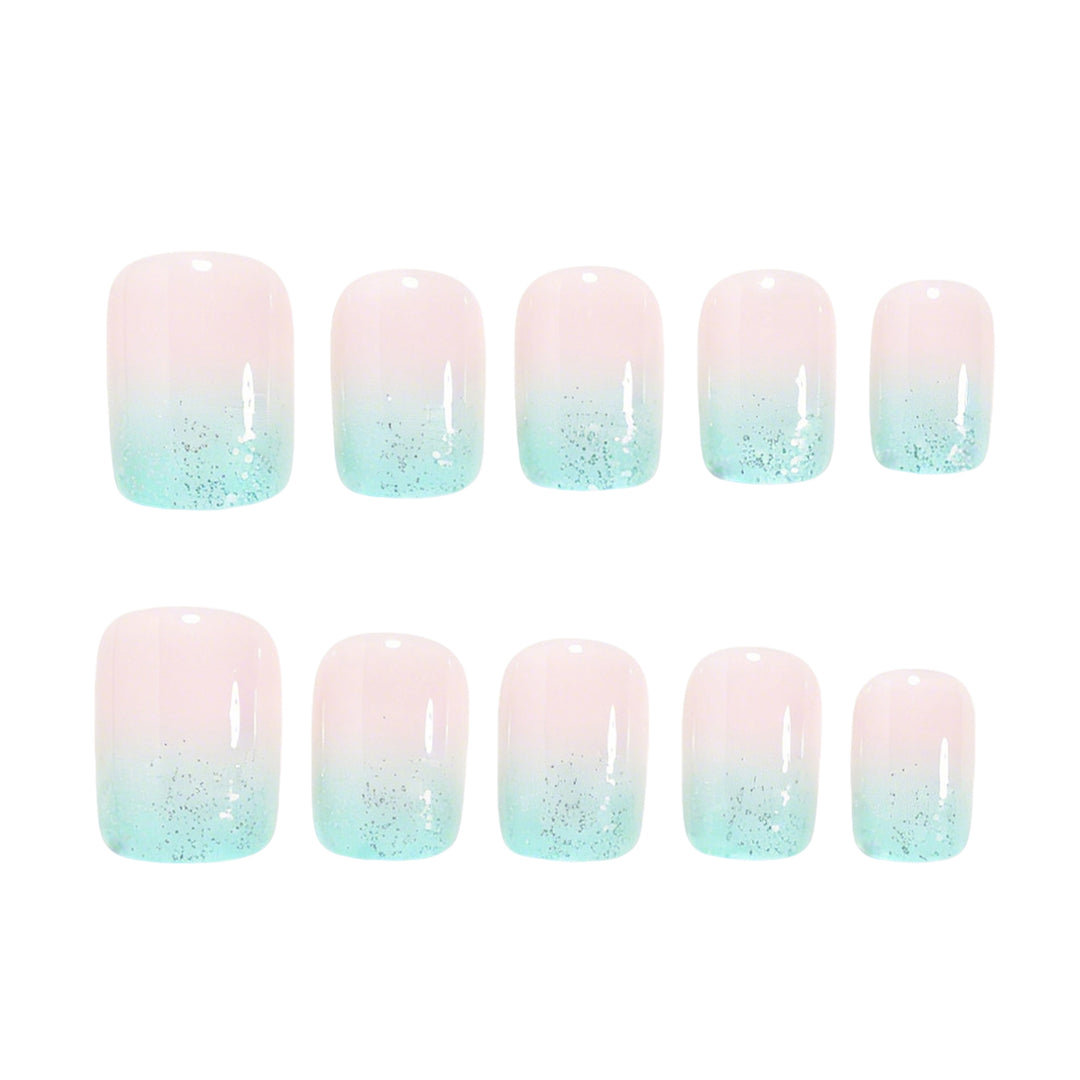 Artificial nails with glitter gradient effect Bowlift