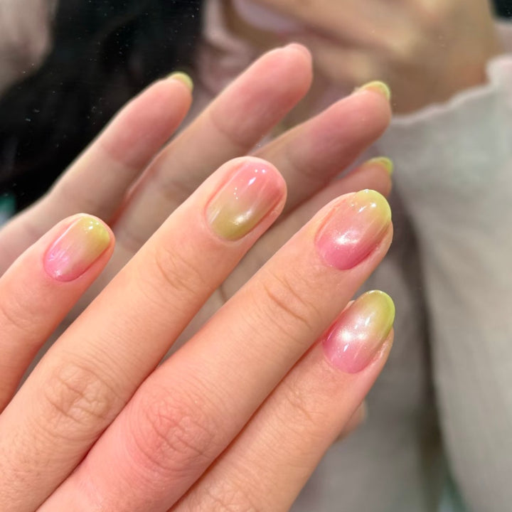 Artificial nails with elegant ombre effect and glitter coating Bowlift