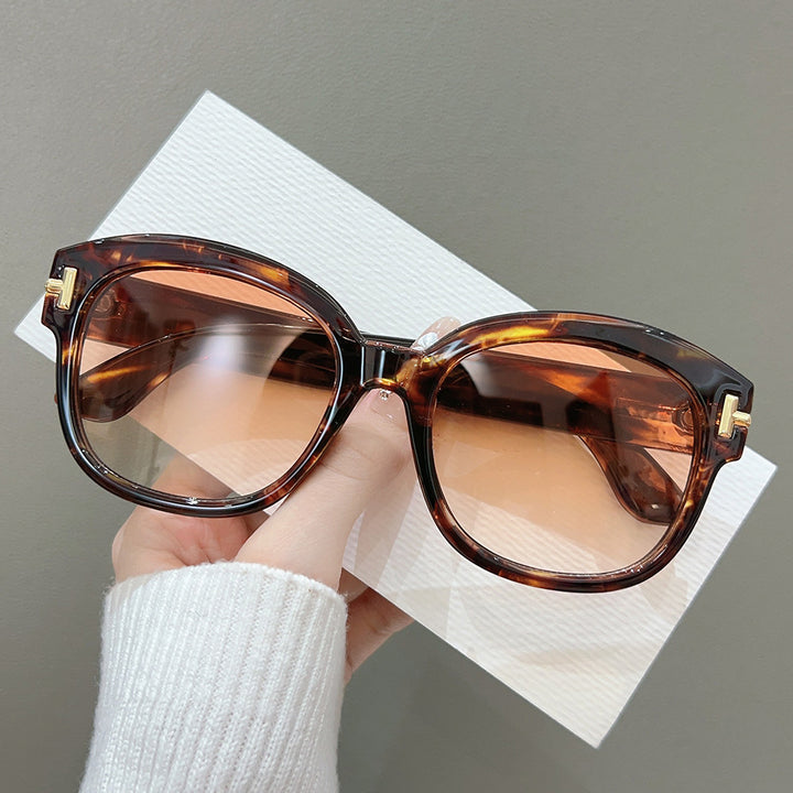 Chic Oversized Frame Sunglasses Bowlift