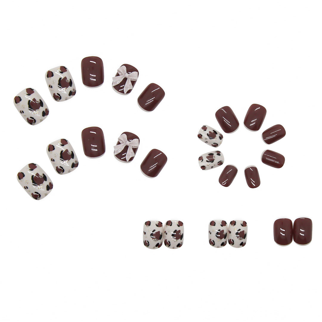 Artful nail tips with elegant foil decorations Bowlift