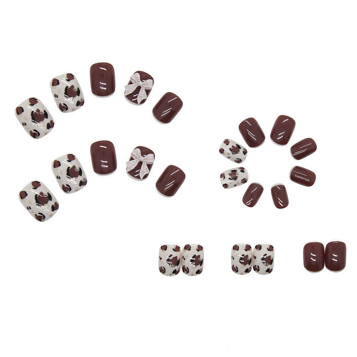 Artful nail tips with elegant foil decorations Bowlift