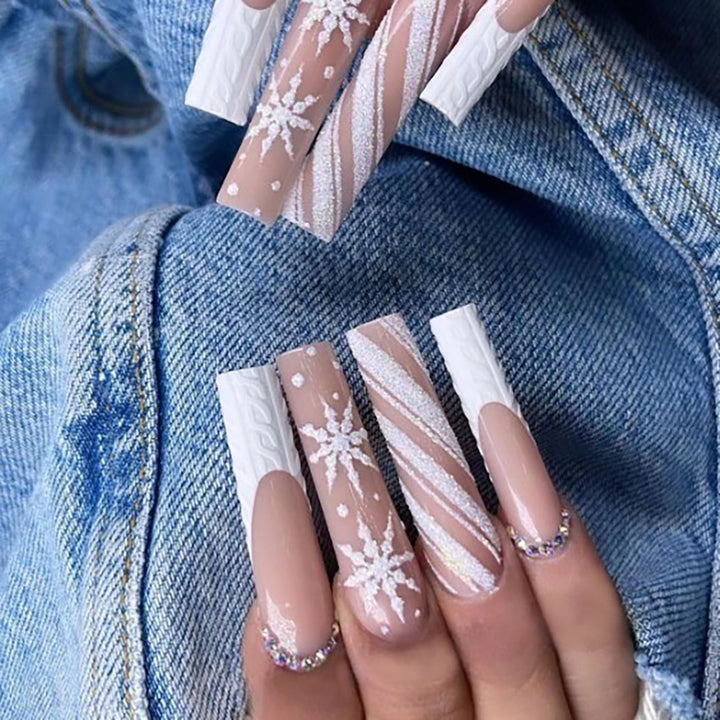 Artistic Snowflake-Inspired Press-On Nails Bowlift