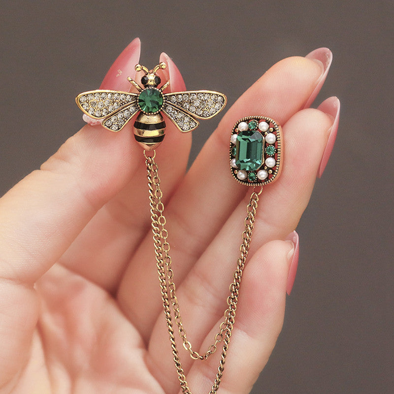 Elegant Bee-Inspired Brooch Bowlift