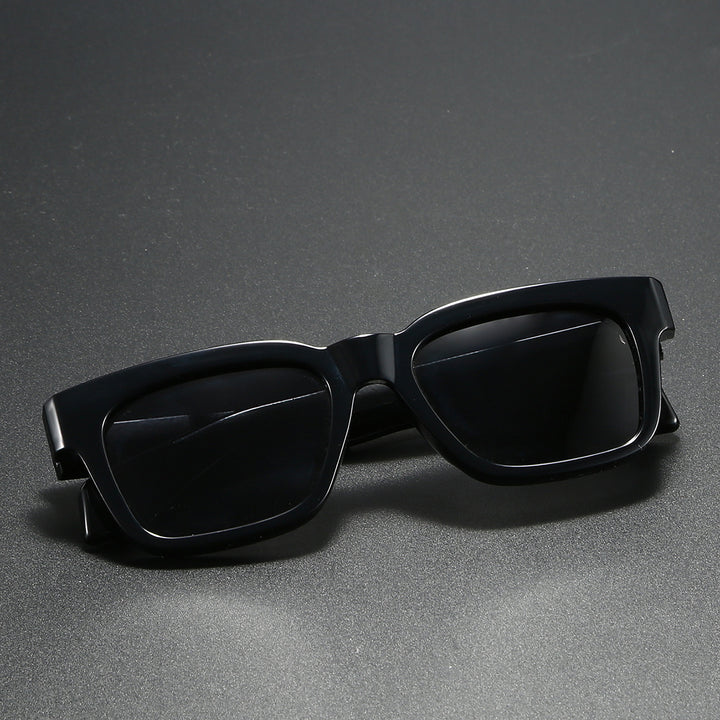 Women's square sunglasses with distinctive tortoiseshell pattern Bowlift
