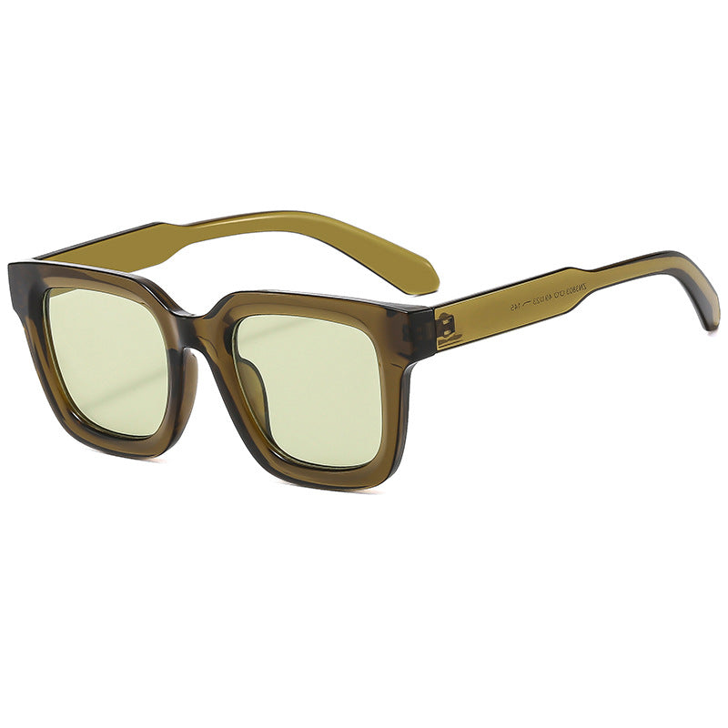 Ladies fashionable sunglasses in striking design Bowlift