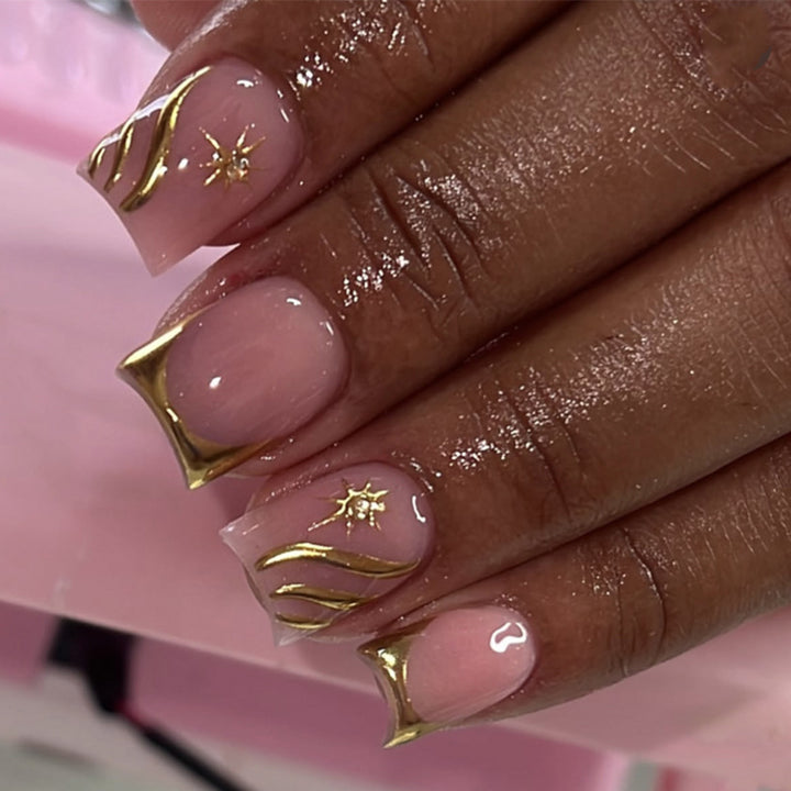 Artificial nail art with glamorous golden accents Bowlift