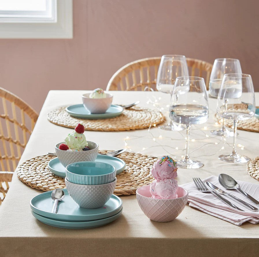 Stylish table mat made of handcrafted natural material Bowlift