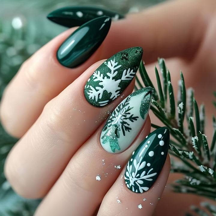 Artificial nails with festive snowflake and star motif Bowlift