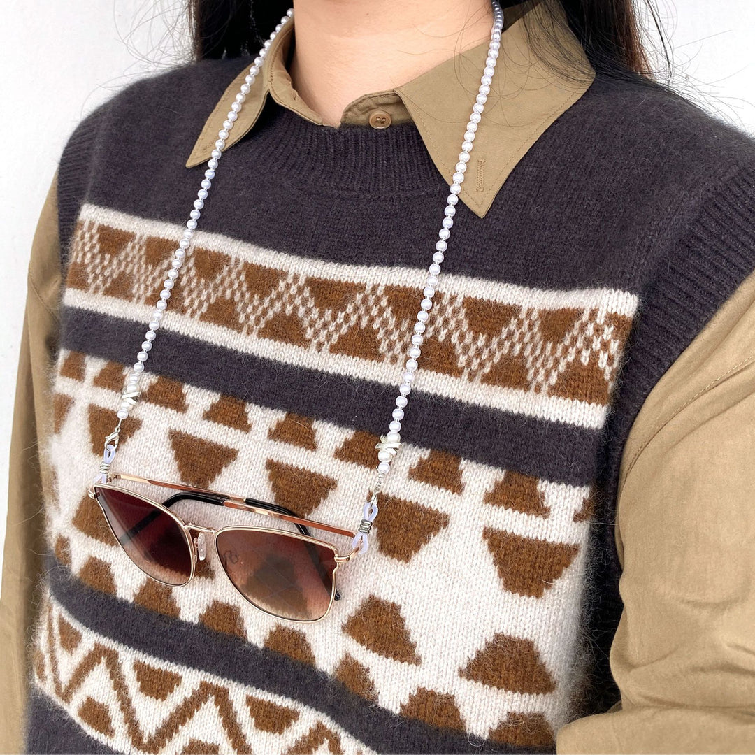 Elegant Pearl-Detail Eyewear Chain Bowlift