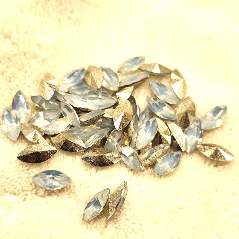 Glittering acrylic gemstones Bowlift